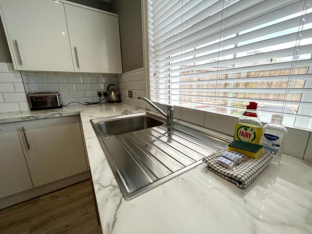 Woodside Road, Southbourne * Борнмут