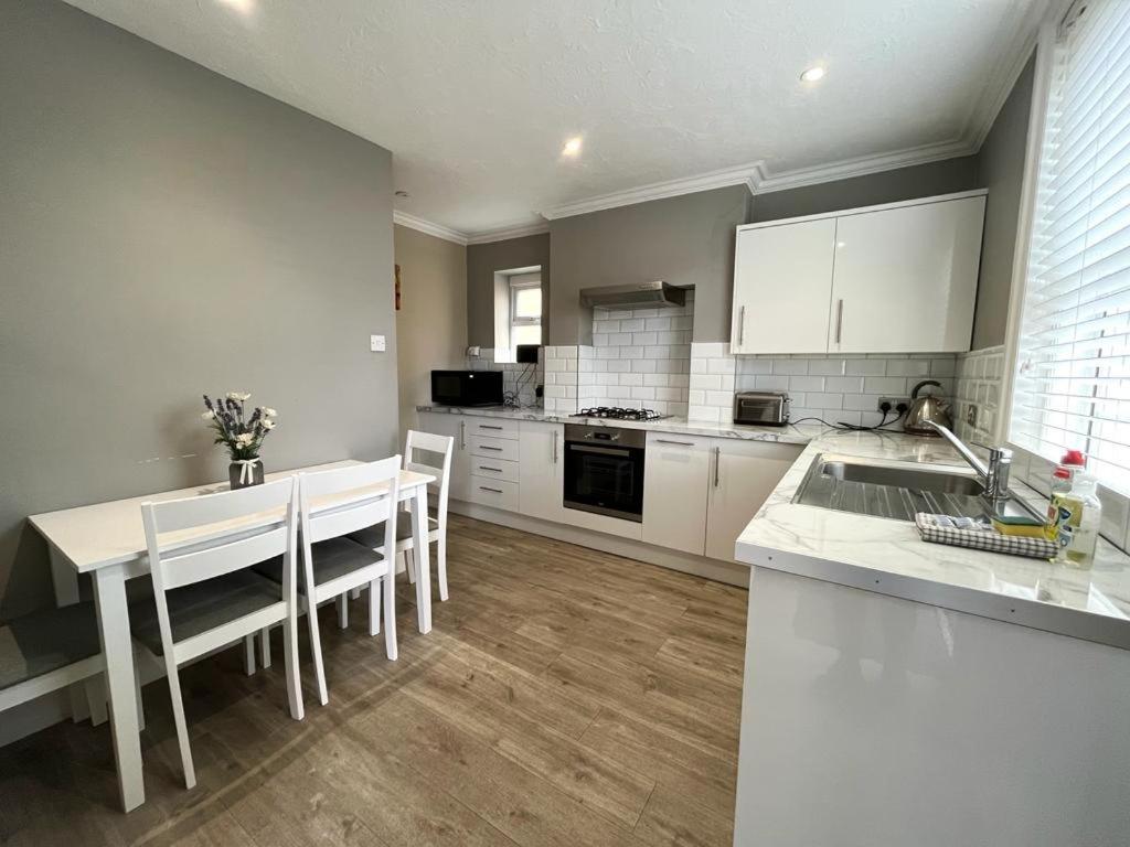 Woodside Road, Southbourne Борнмут